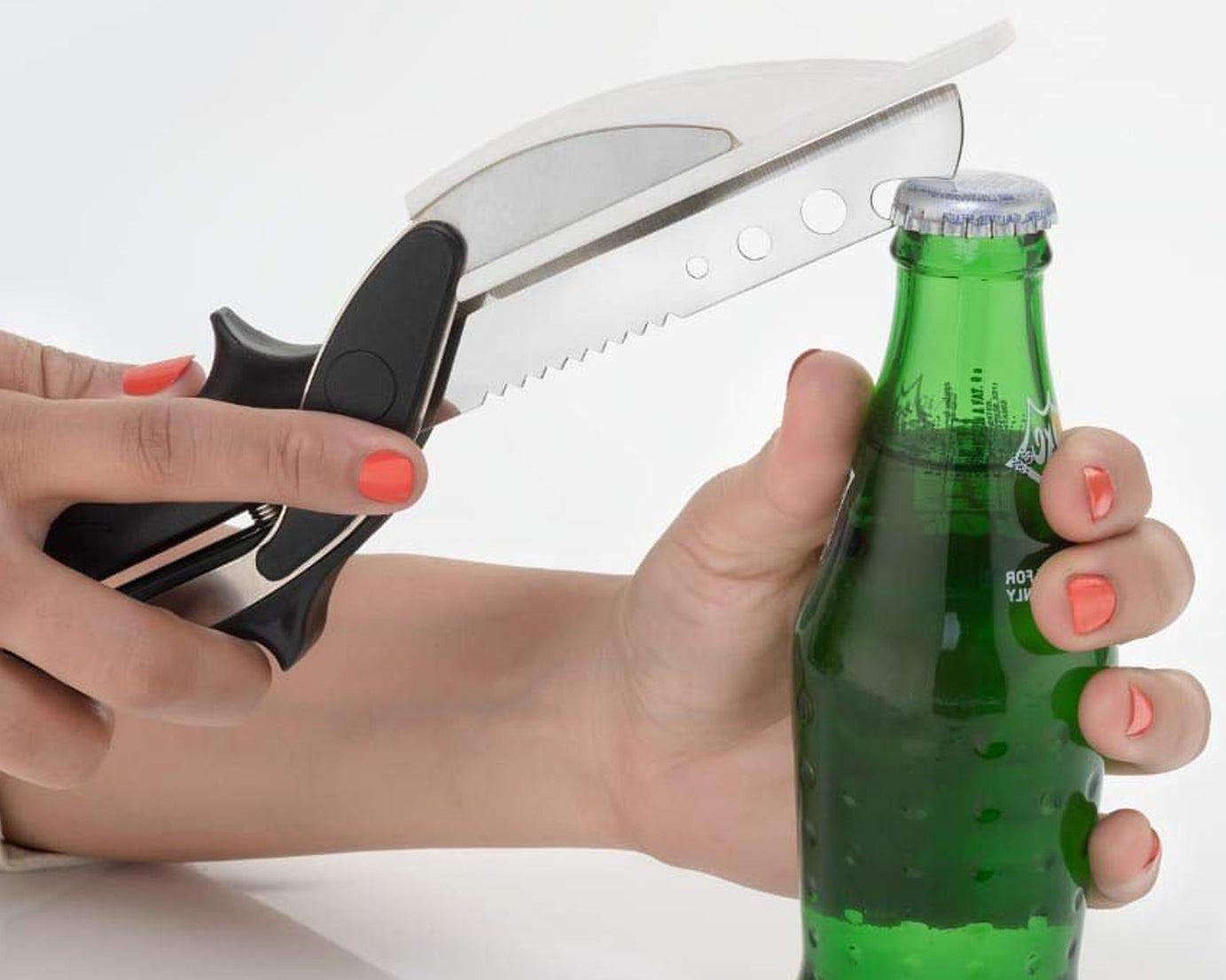 Black stainless steel 4-in-1 clever cutter.