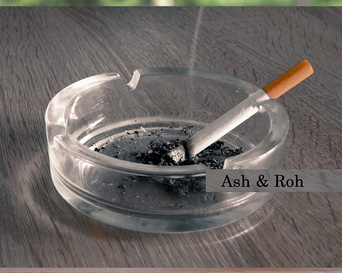Round crystal ashtray, suitable for cigars and cigarettes.