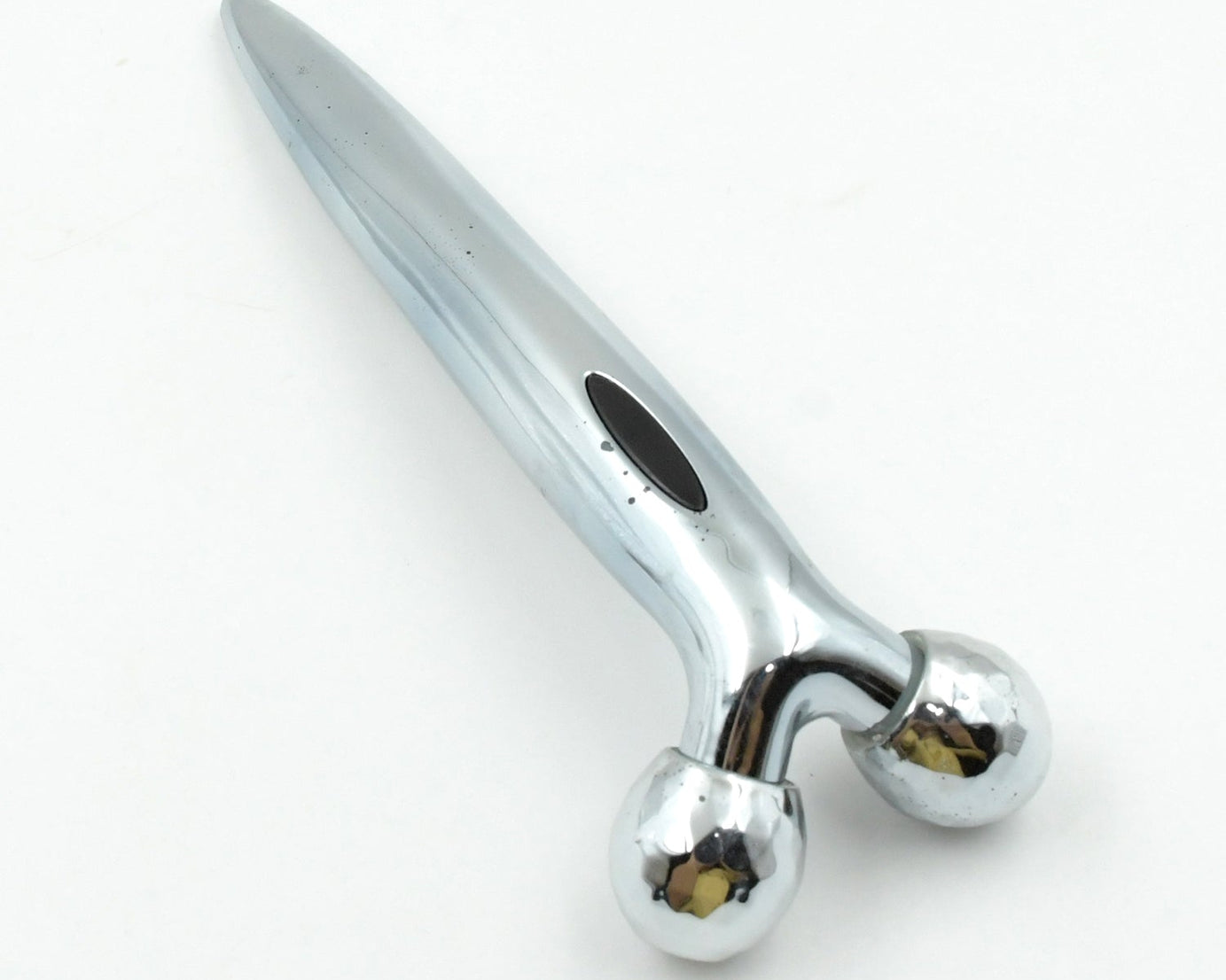 360 Degree Facial Roller, designed for face lifting and skin tightening, improves blood circulation and reduces puffiness.