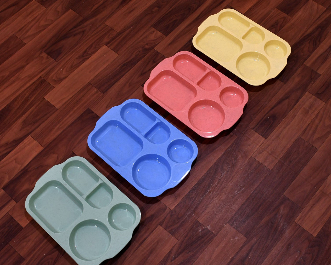 Divided Plates, 5 Compartments 32 CM Split Plates, Shatterproof Separating Plates For Kids And Adults, Microwave and Dishwasher Tableware Set, Multi-Colour, Modern (4 Pc Set)
