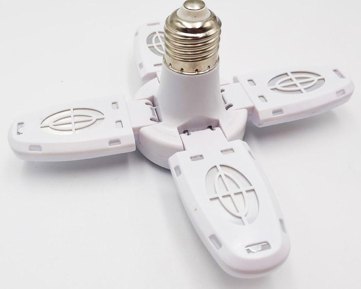 LED bulb with fan blades