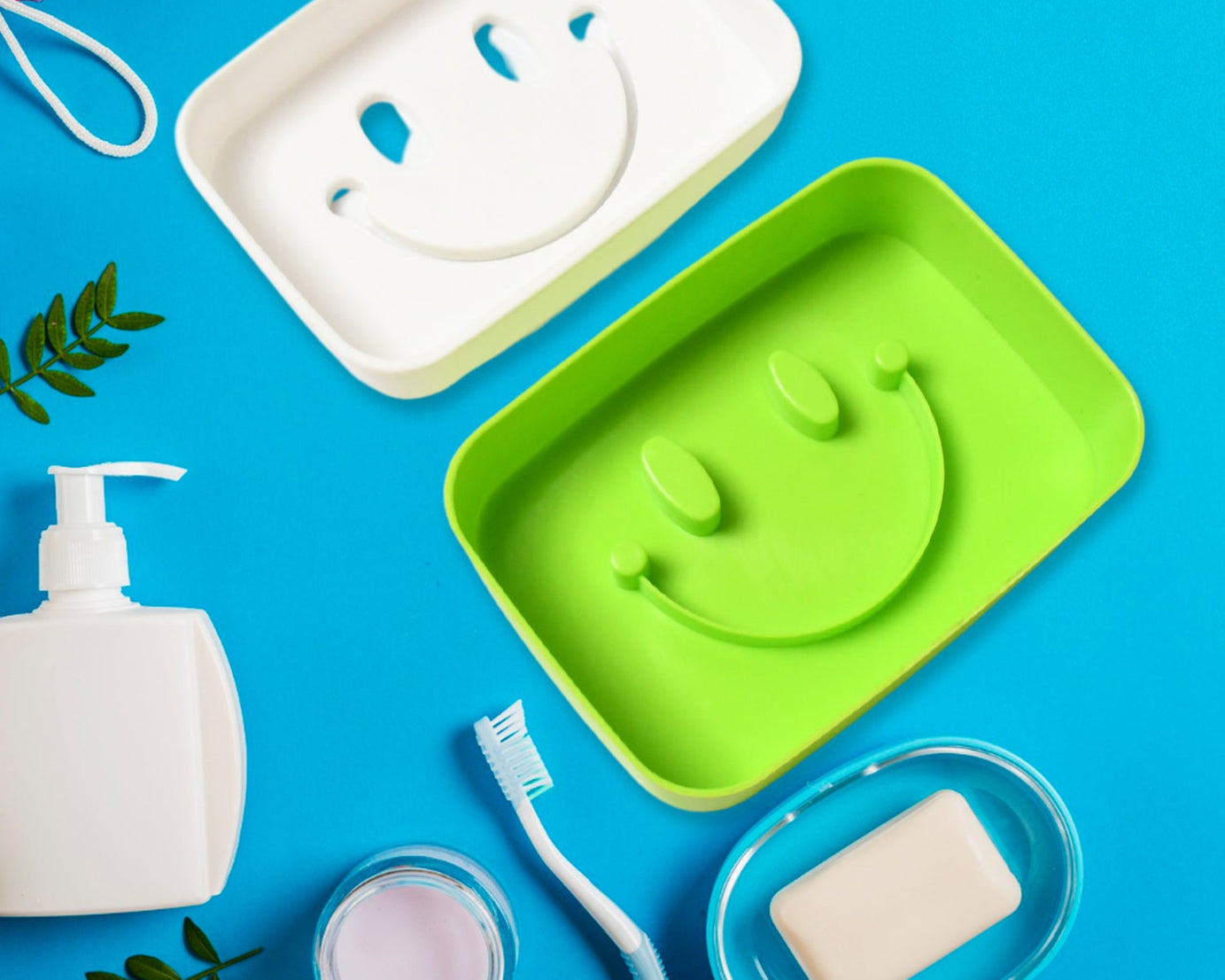 Portable Travel Home Box Cute Cartoons Smile Face Container Draining Holder Soap Dish