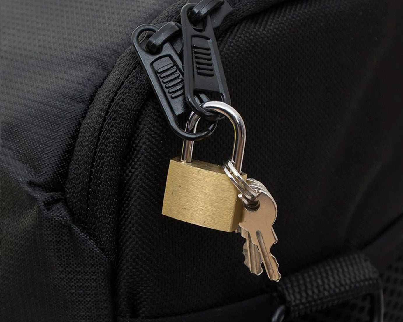 Imitation copper lock with latch