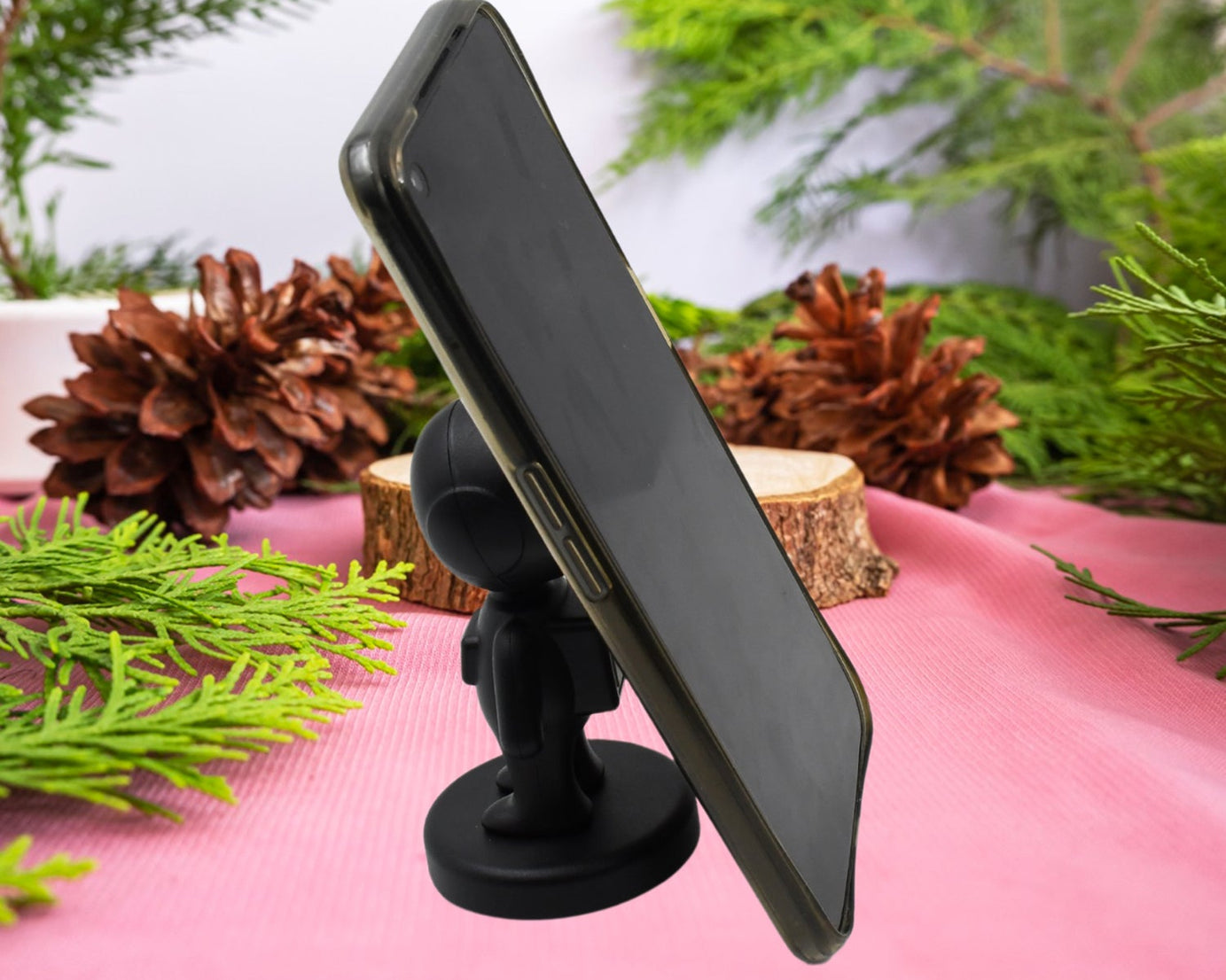 Magnetic Mobile Phone Holder, Cartoon Version of Astronaut Car Holder, Suitable for Car Dashboard, 360° Rotating Magnetic Mobile Holder, Compatible with All Smartphones (1 Pc)