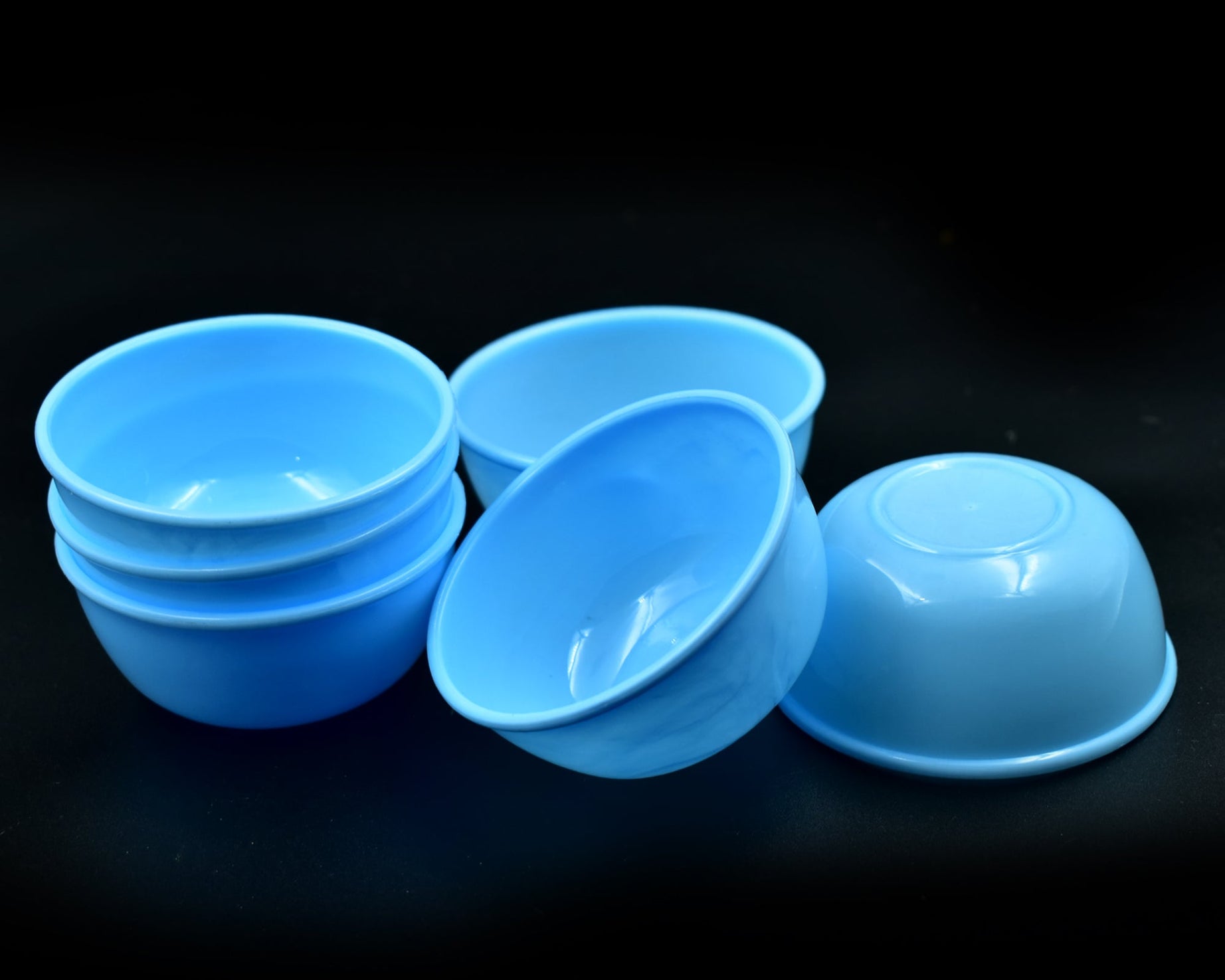 Set of 6 plastic bowls, microwave safe, durable.