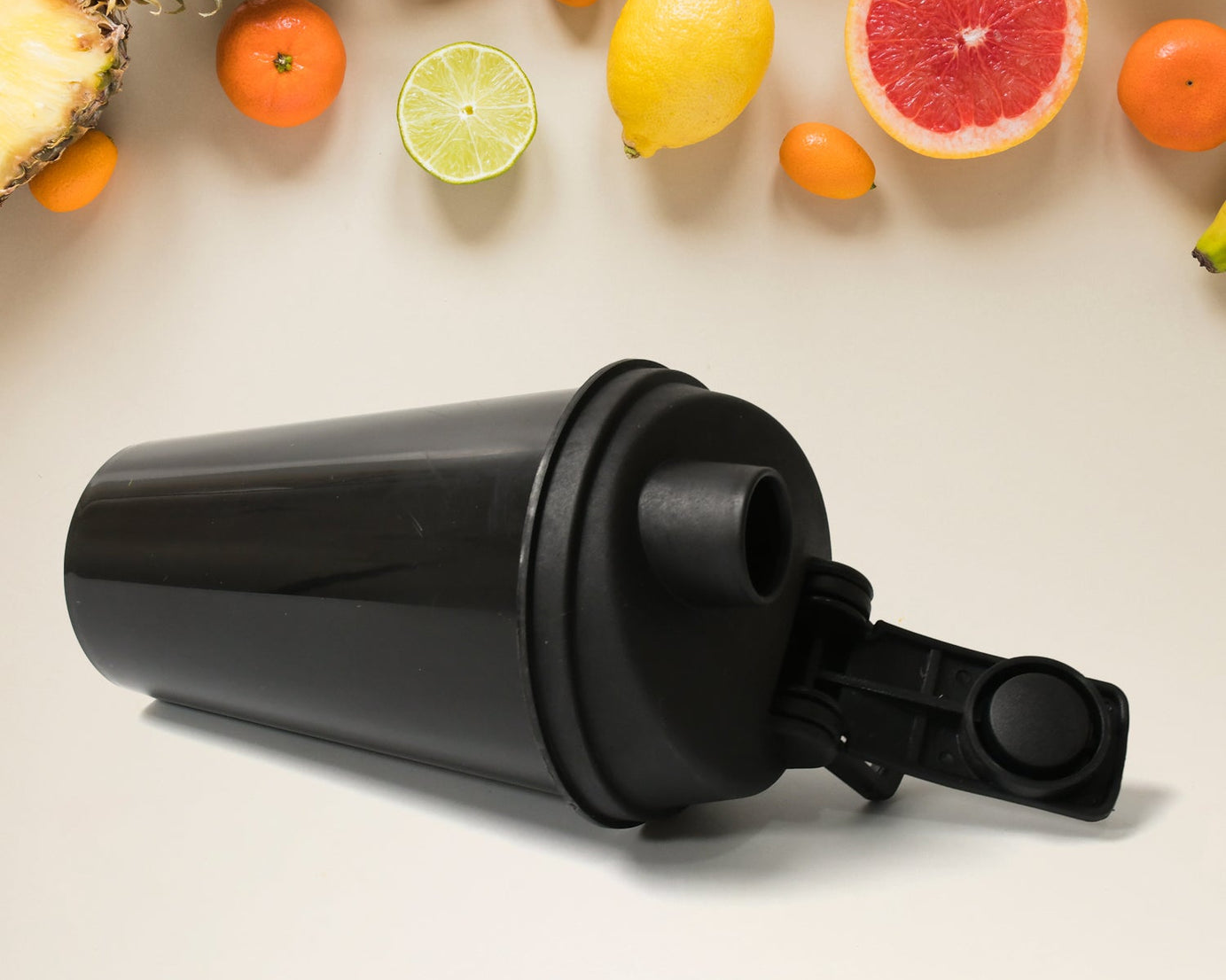 Shaker Bottle Perfect for Protein Shakes and Pre Workout Gym |Water Bottle |BPA Free| Leak-Proof Flip Lid/Insulated Bottle for Hot & Cold Drinks 1 pc