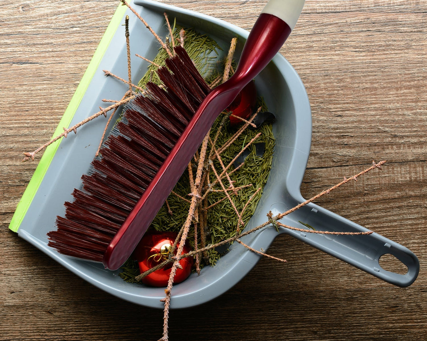 Versatile cleaning brush for car seats, mats, and carpets