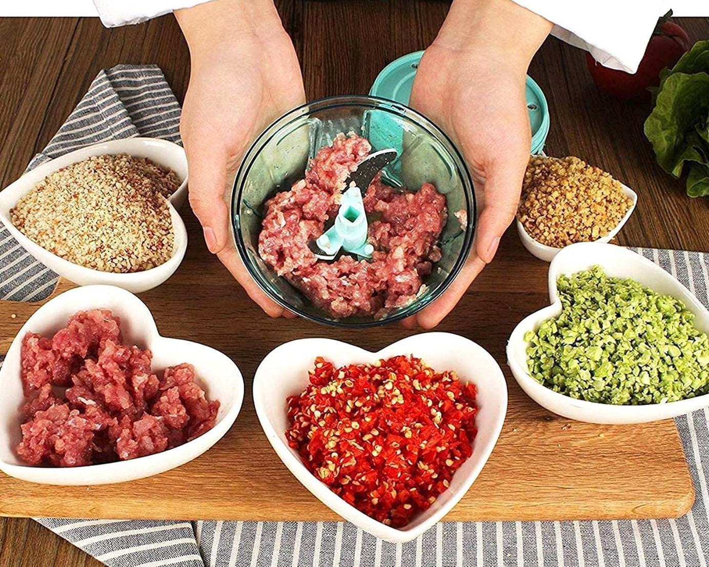 Manual food chopper with 6 blades, compact and powerful