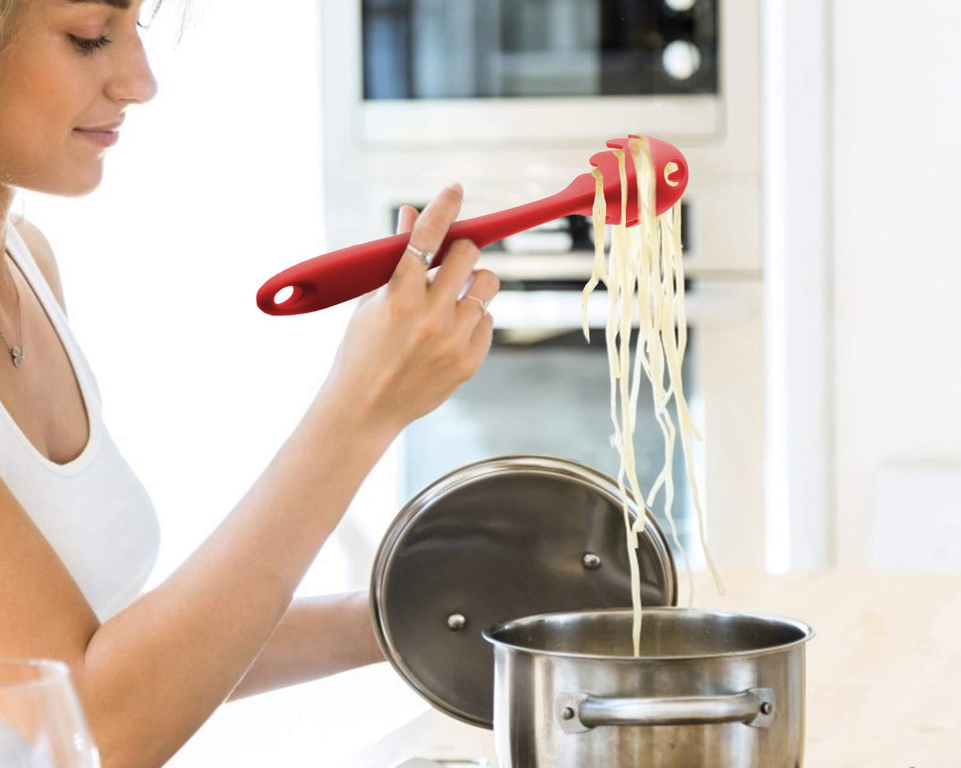 Nonslip silicone server spoon for spaghetti