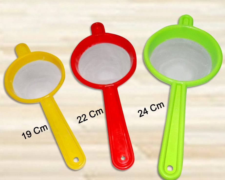 Tea and coffee strainers, plastic, available in a set of three.