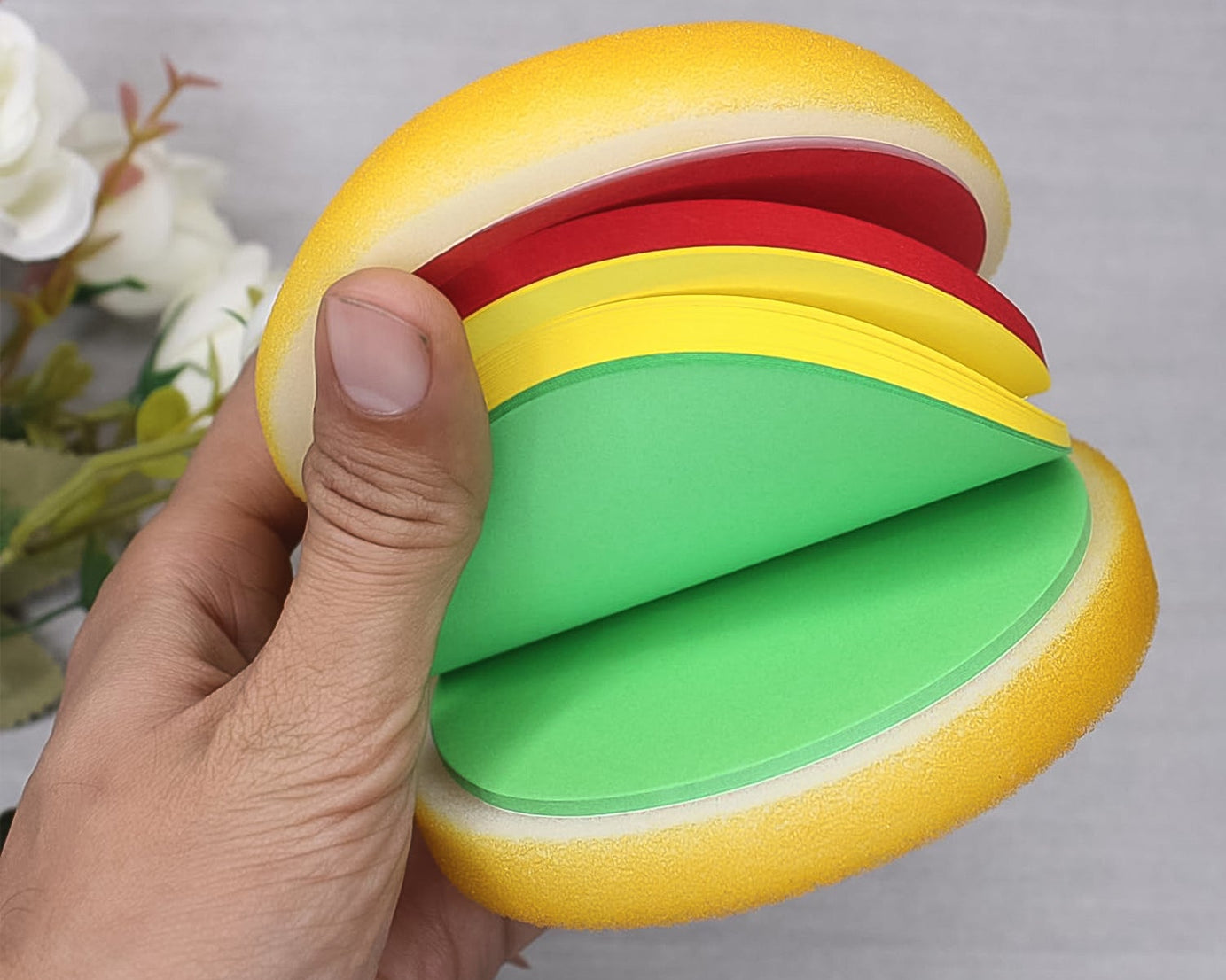 Mini burger-shaped sticky notes, ideal for fun notes