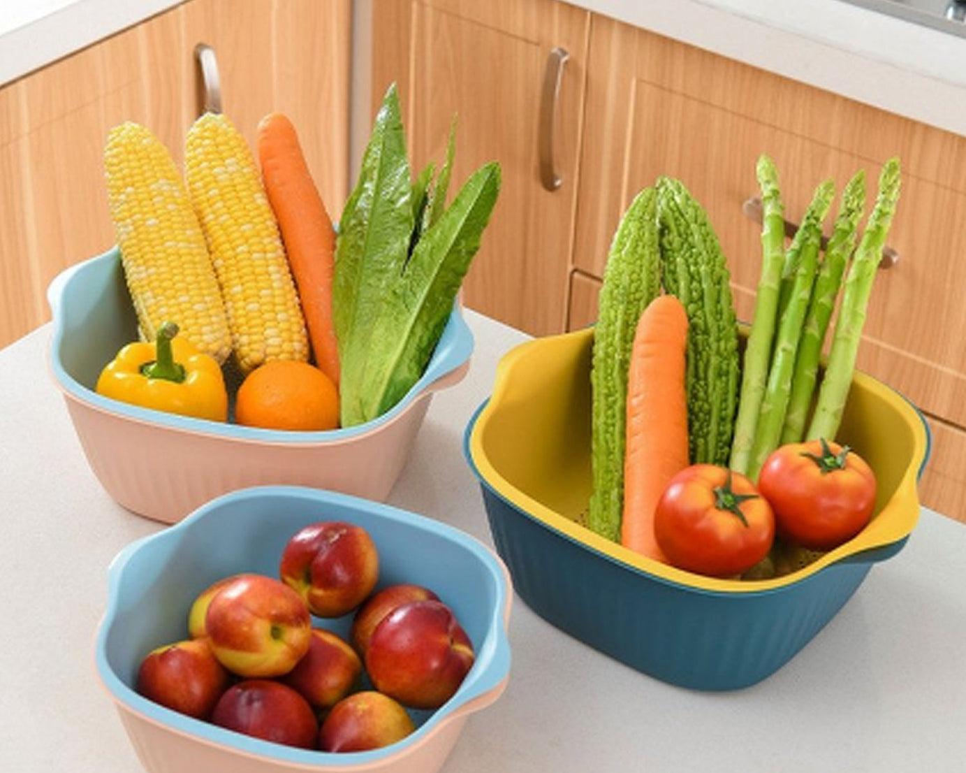 Plastic washing bowl and strainer