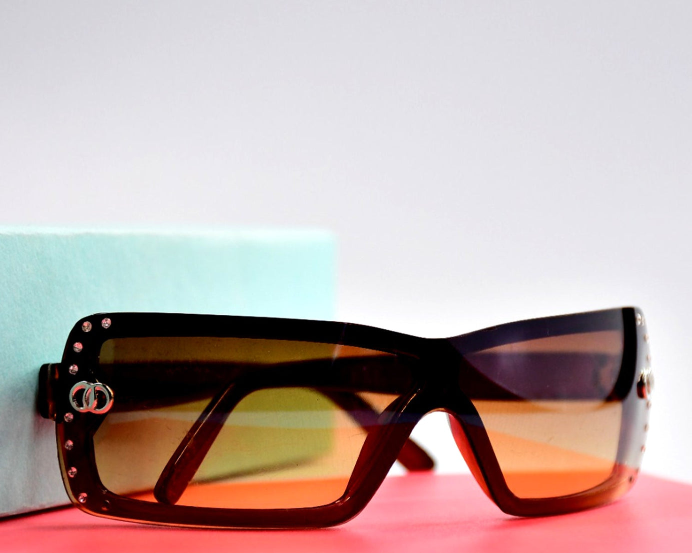 Retro driving sunglasses with vintage frame