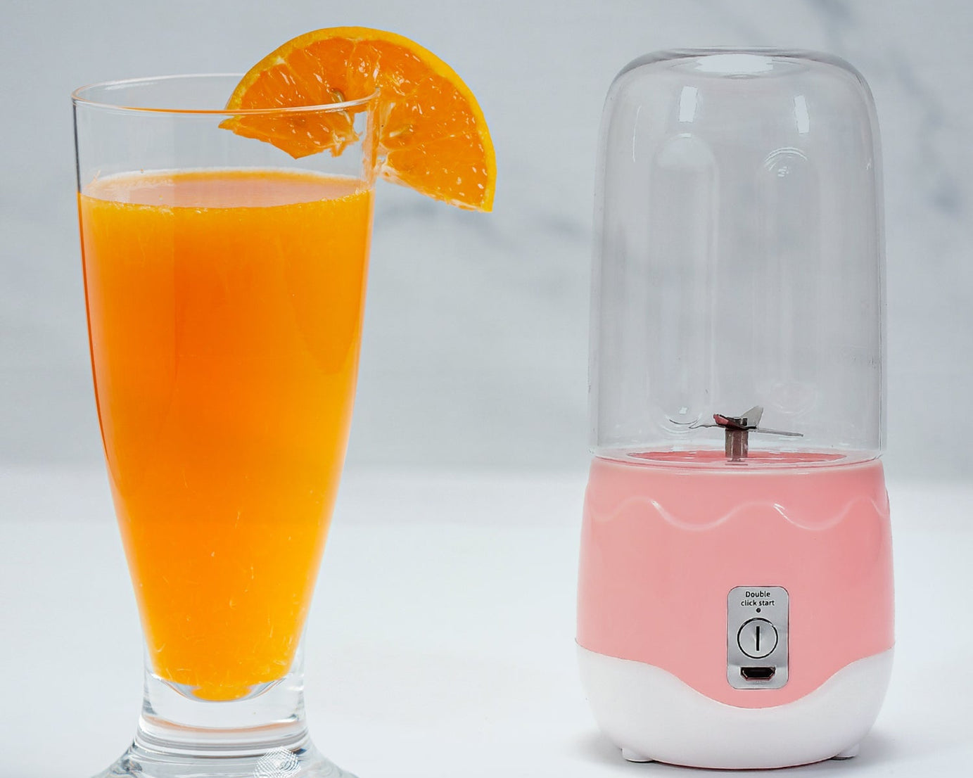 Mini portable blender with 4 blades.