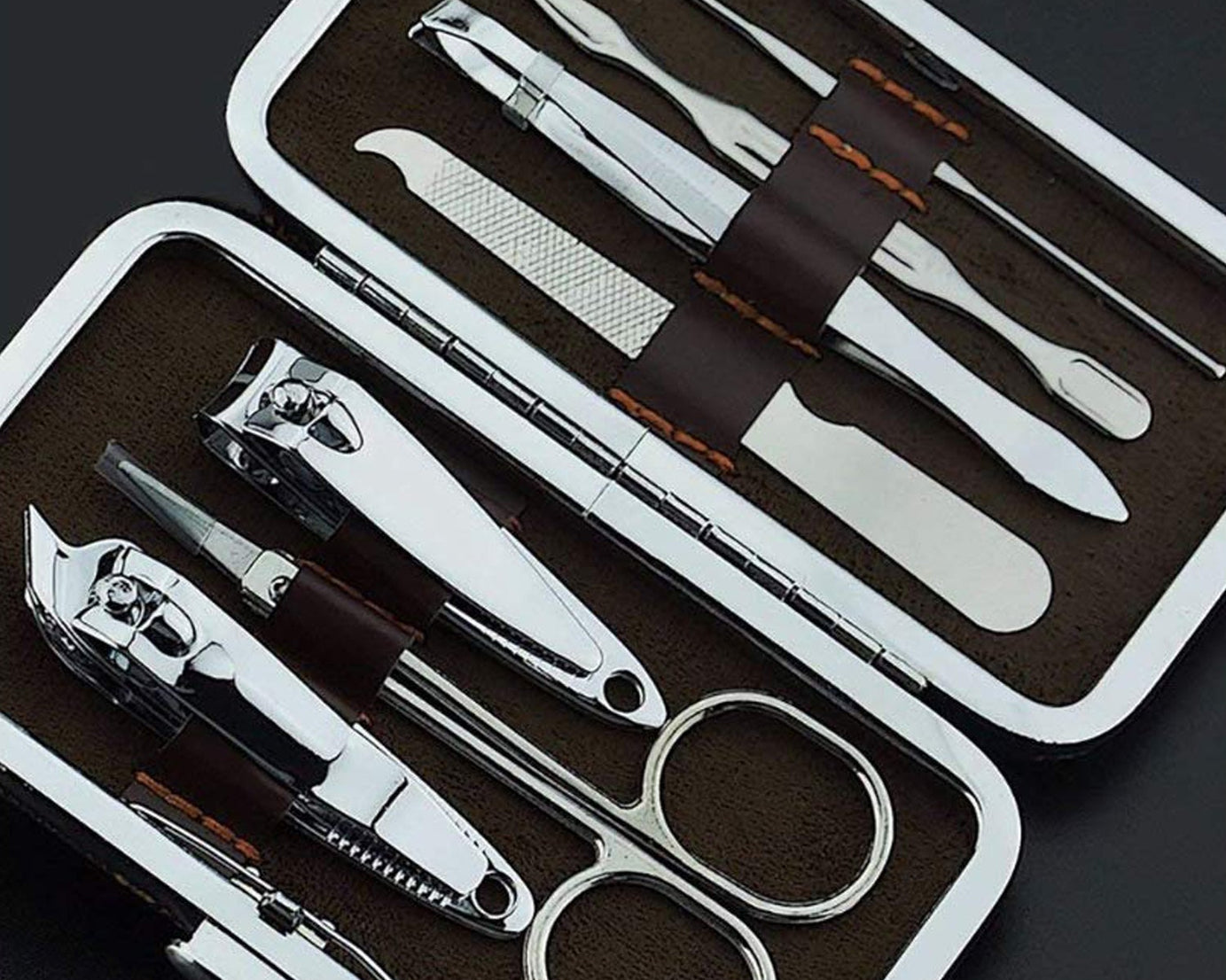 Women's nail care set with 7 tools for grooming