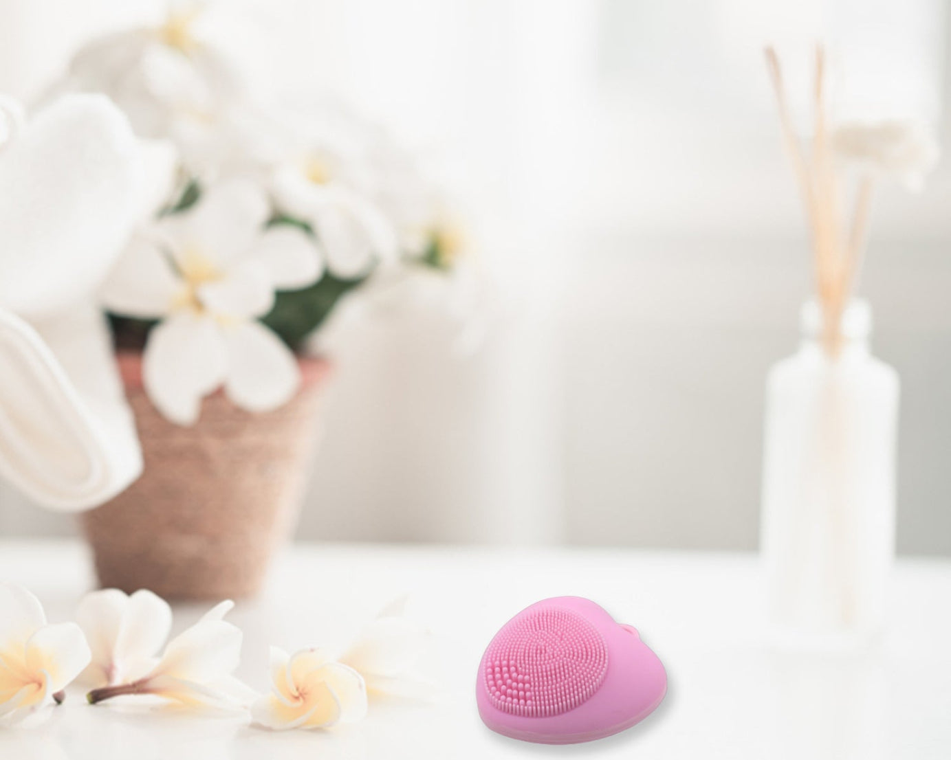 Waterproof Heart-Shaped Face Wash Brush | Silicone Facial Cleansing & Exfoliating Scrubber for Women