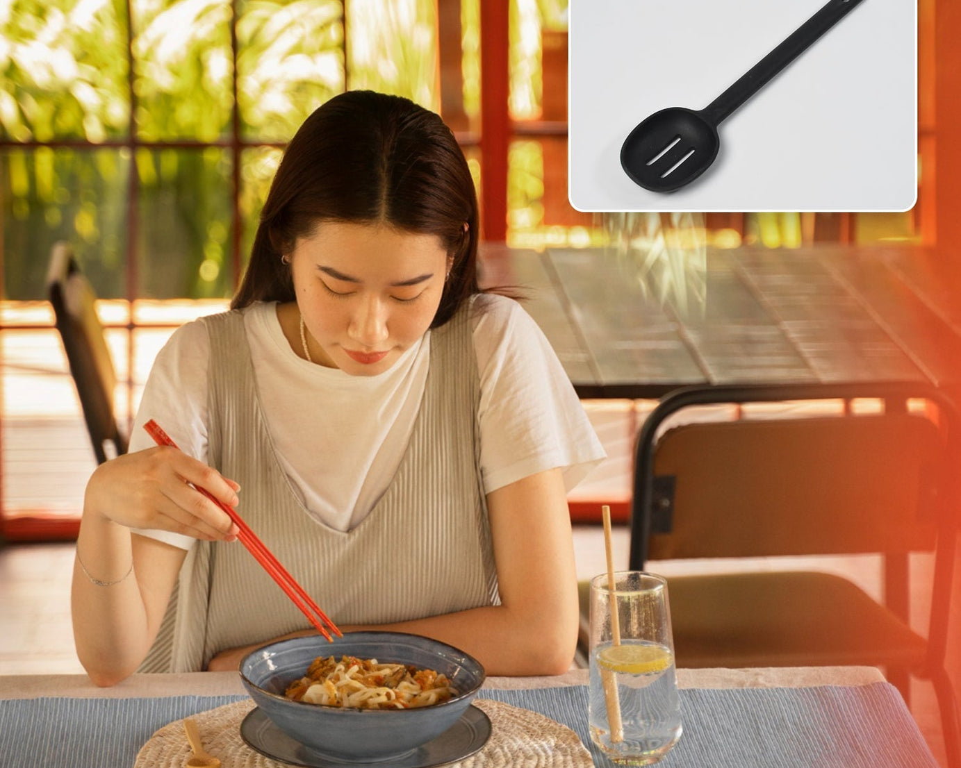 Silicone kitchen spoon with heat resistance