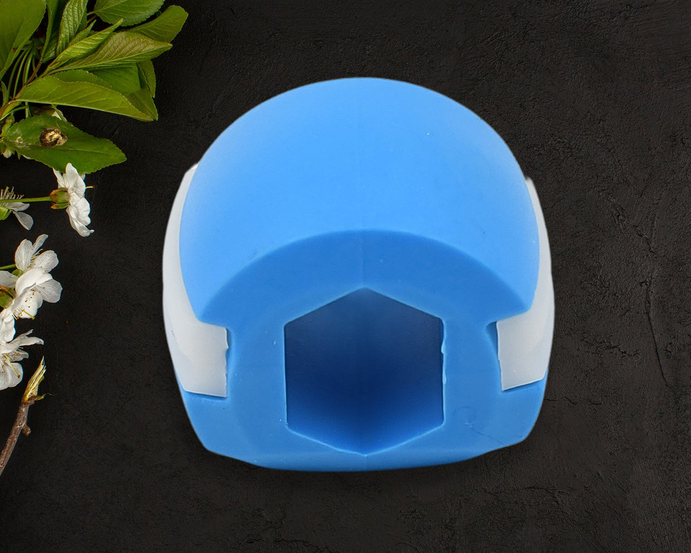 6101C CN BLUE MOUTH EXERCISER USED TO GAIN SHARP AND CHISELLED EASILY AND FAST.