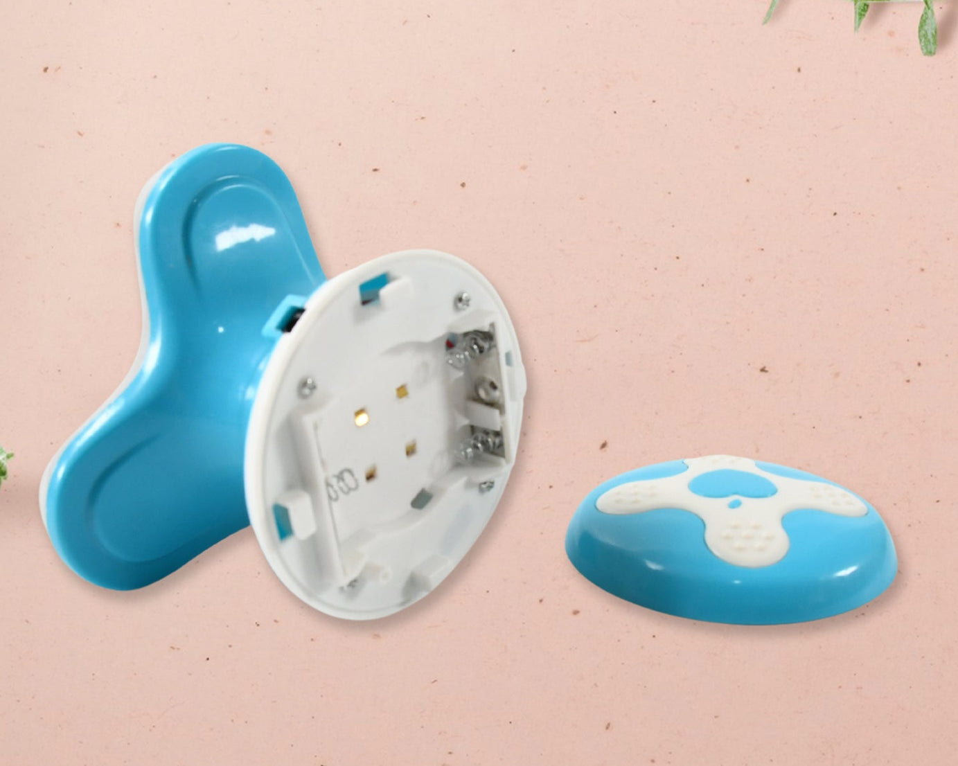 Multifunctional Mini Massager, Triangle Electric USB Massager, Automatic Switch, Relieve Fatigue, As a Gift (1 Pc / Battery Not Included)