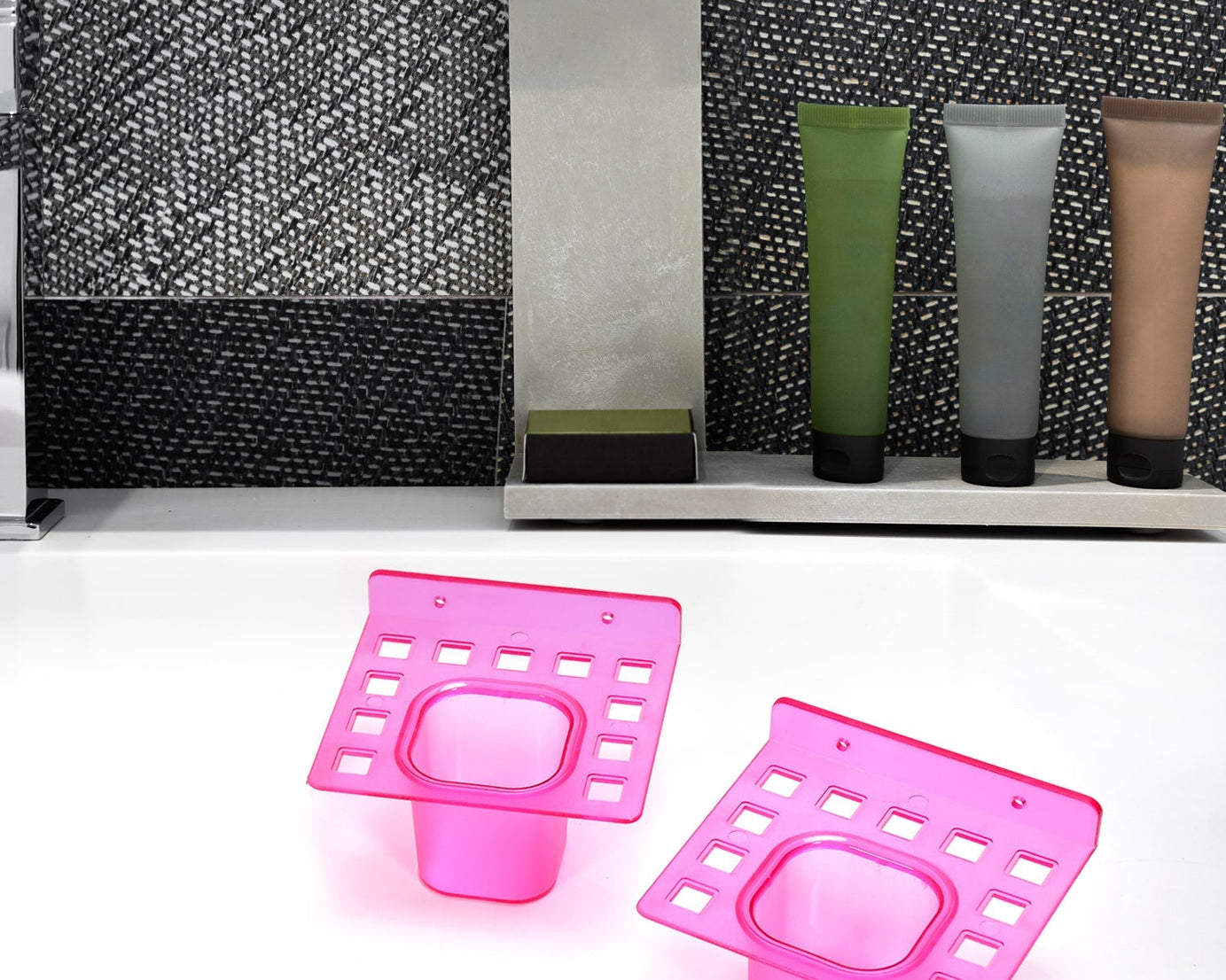 2-in-1 tumbler and toothbrush holder, top view