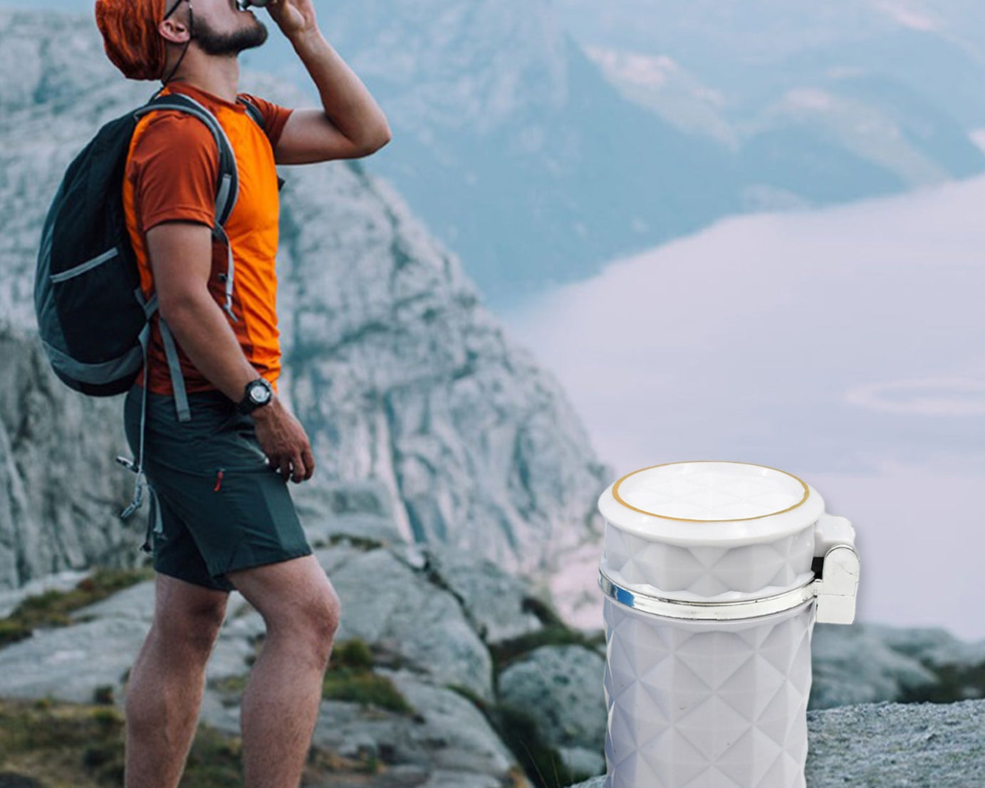 Car Cupholder Travel Ashtray with Lid and LED Light, Portable with Blue LED Light Ideal Decorative Cigar Ash Bucket, Cigarette Ashtray, Car Waste Bin