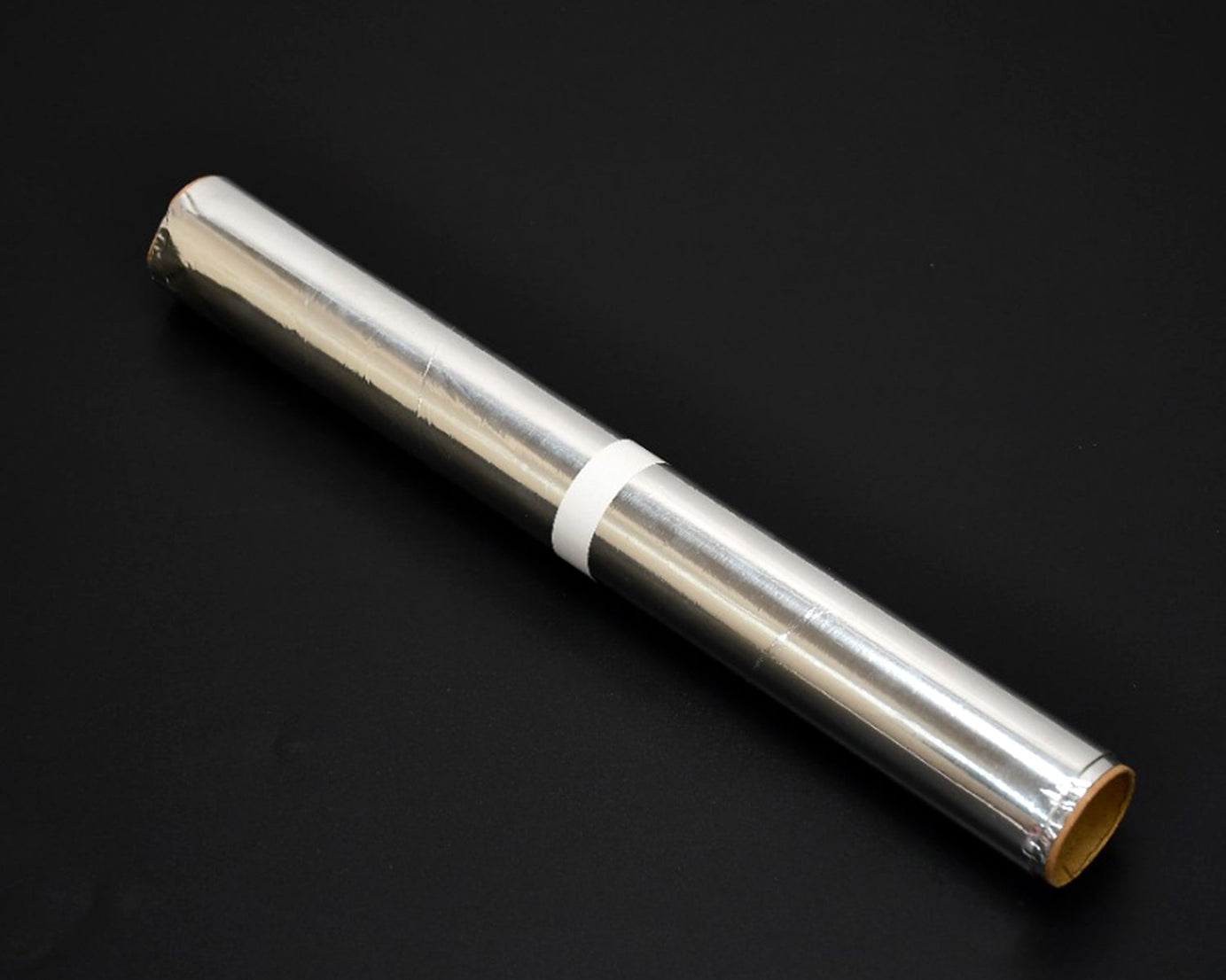 Heavy duty non-stick aluminum foil roll, for baking and grilling