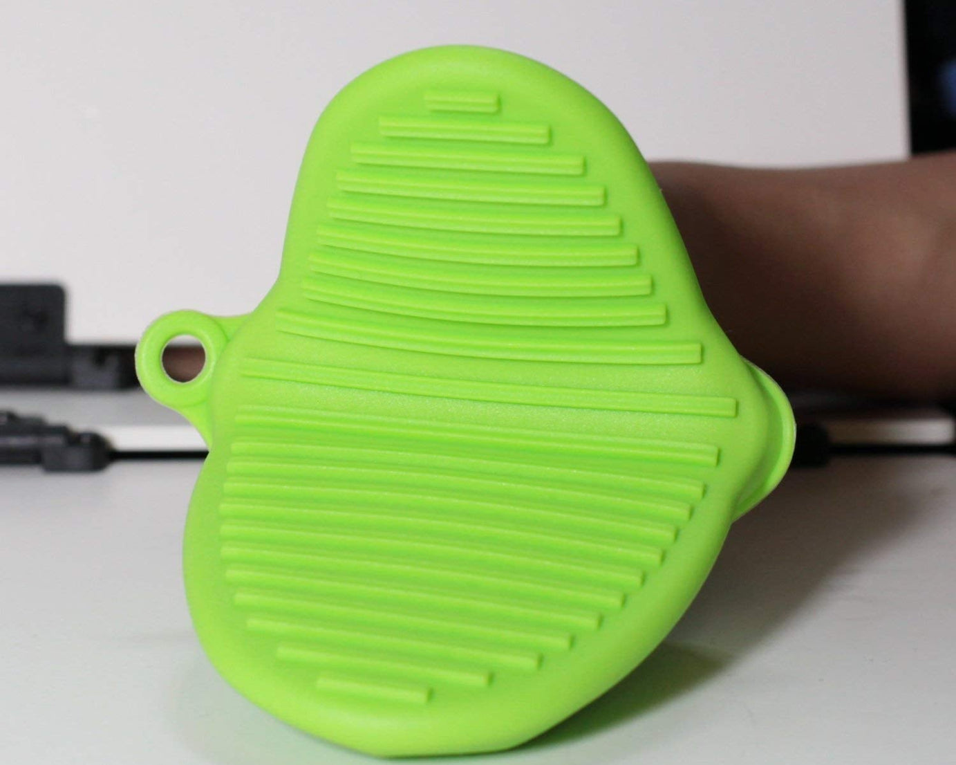 Heat-resistant potholder made of silicone in various colors