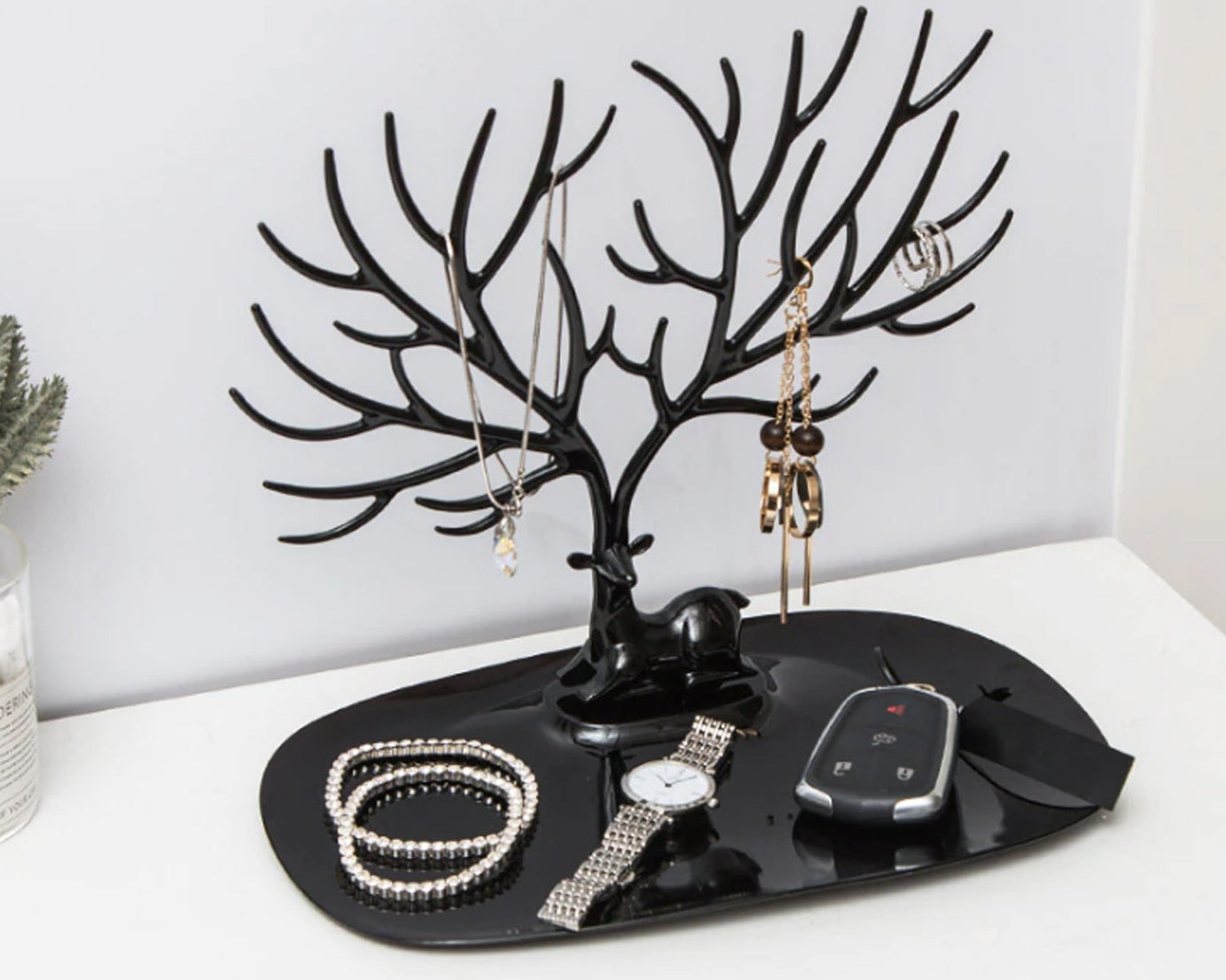 Stylish deer-shaped earring and necklace holder.