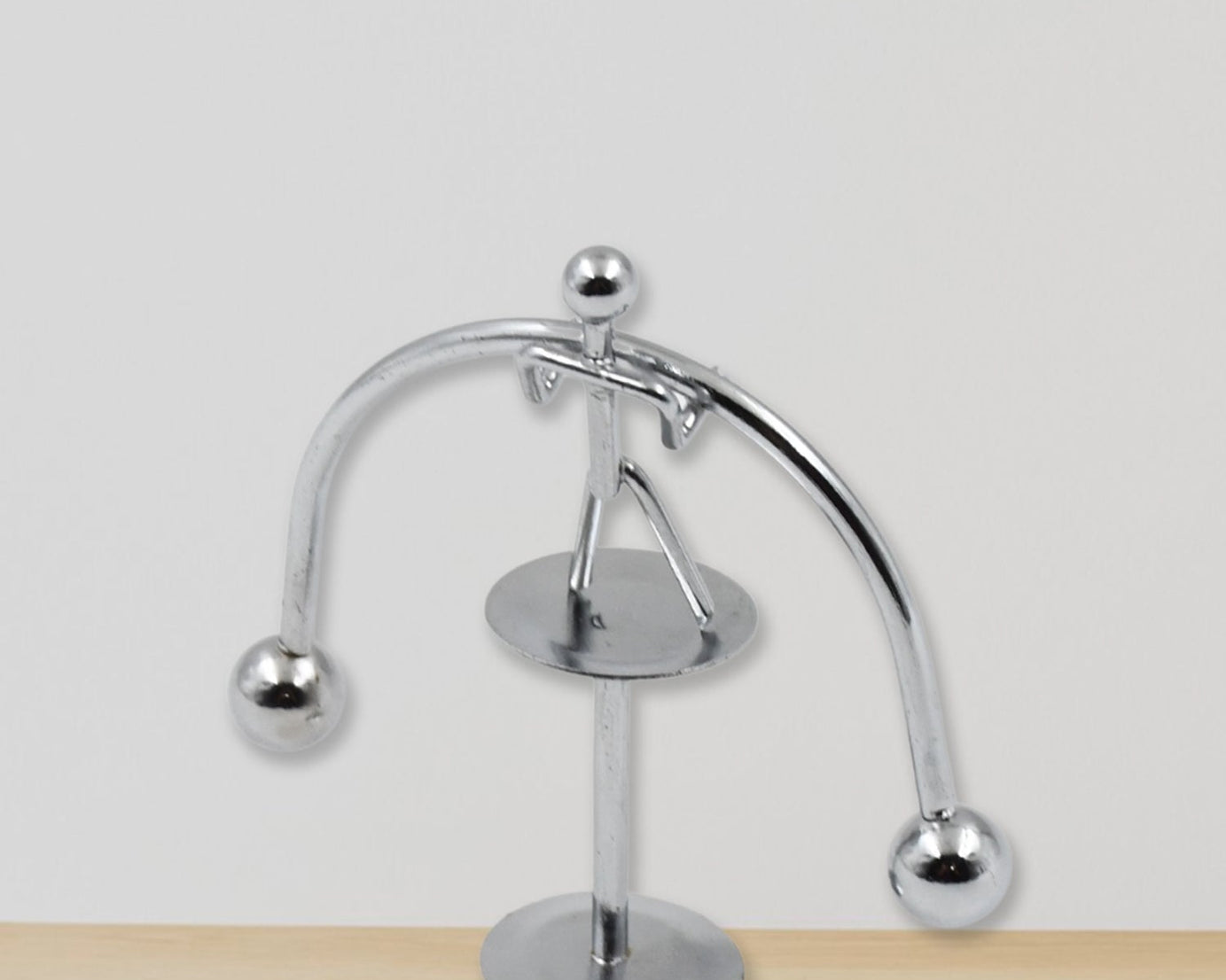 Mini Steel Balance Toy (1 Pc): Desk Decor, Perpetual Motion, Physics Toy