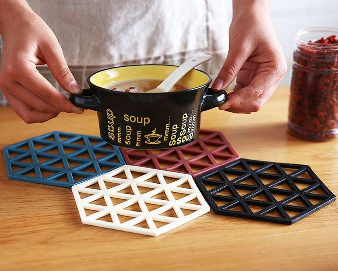Non-slip PVC cup mat with high temperature insulation