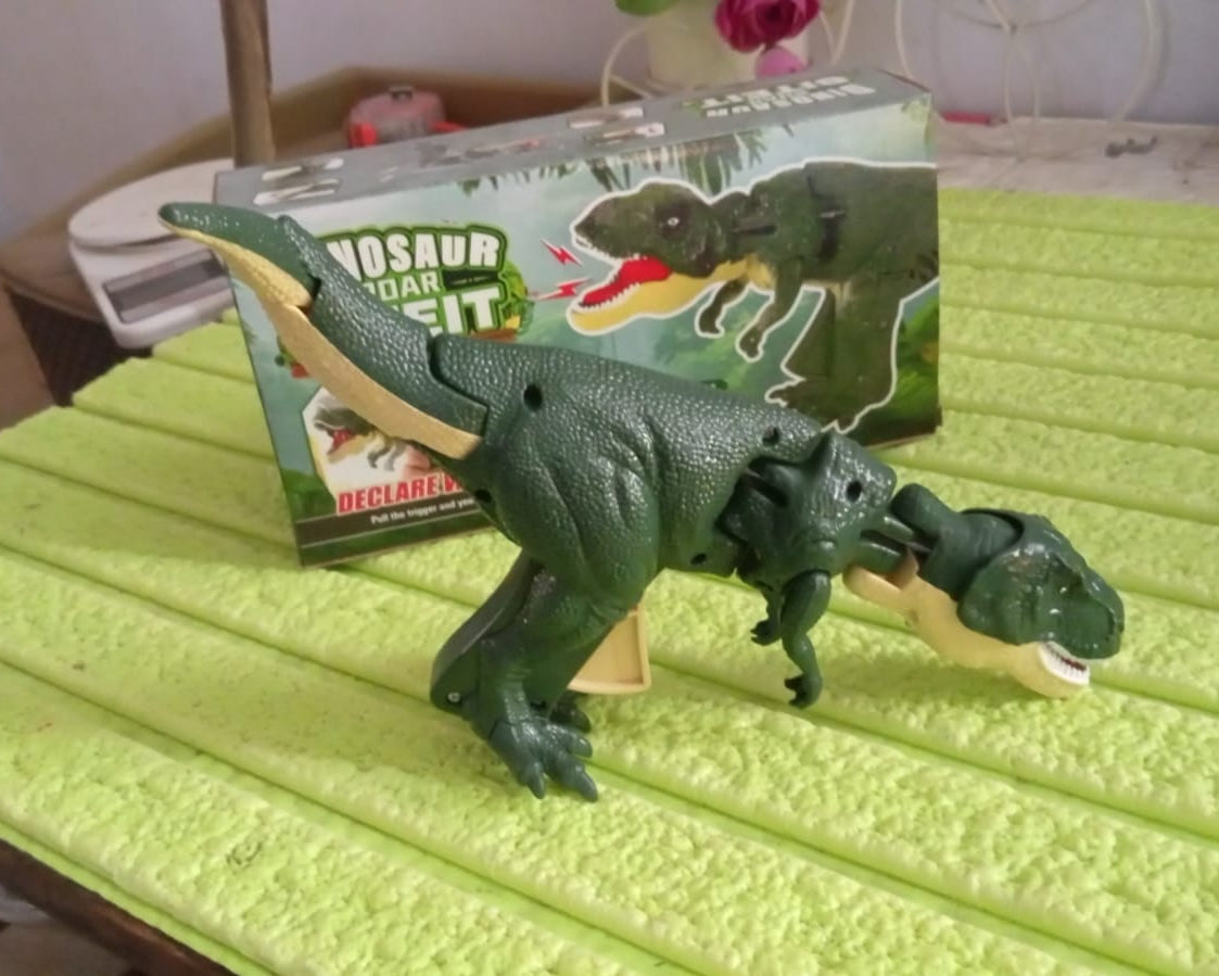 Dinosaur Roaring Toys Trigger, Dinosaurs Toys with Dinosaur Sound Lighting Model Vibrating Head Moving (3 + Years / 1 Pc)