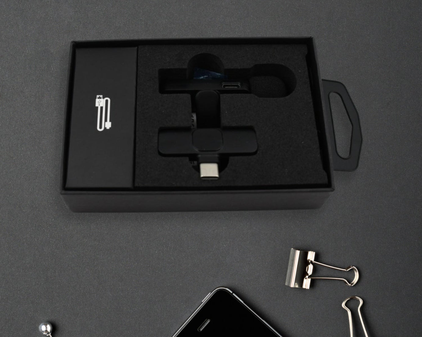 Intelligent Noise Cancelling Live Streaming Clip on Microphone for Type-C & for iPhone with Charging Mini Wireless Lapel Collar Microphone