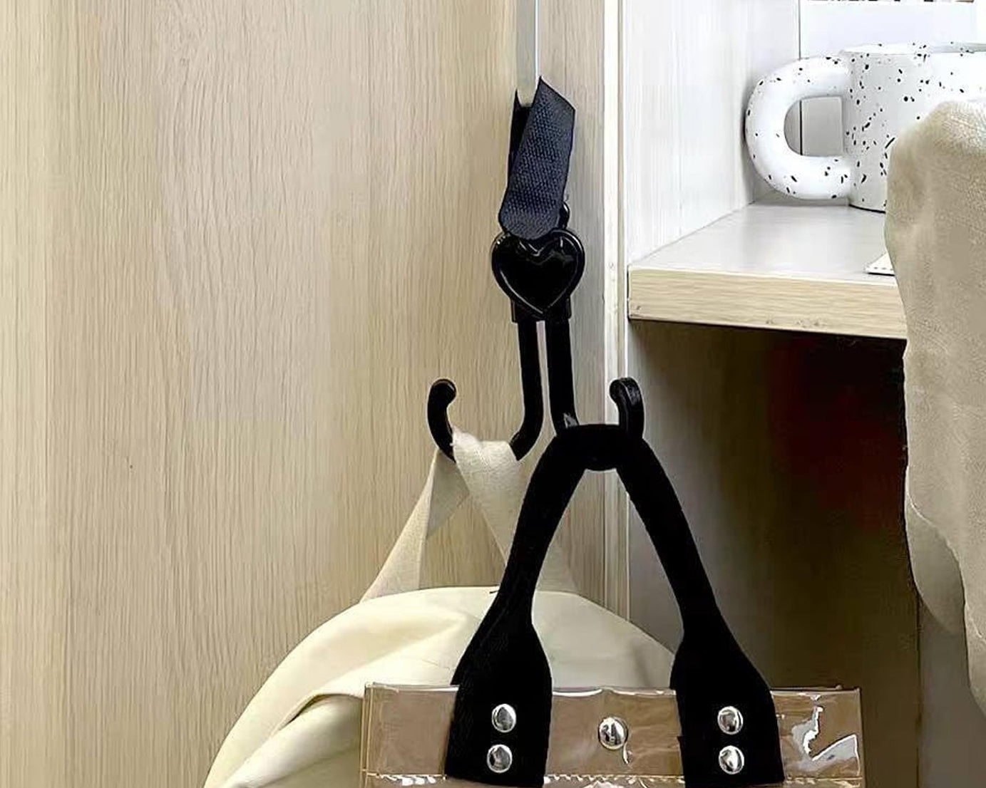 Multi-Purpose Strong Pushchair Hook Clip Baby Carriage Hook 360Degree Rotating Black Stroller Clip for Hanging Bag, Baby Carriage Hook for Cars, Wheelchairs, Walking Aids, Bicycles, Shopping Trolley, Bicycles (1 Pc)