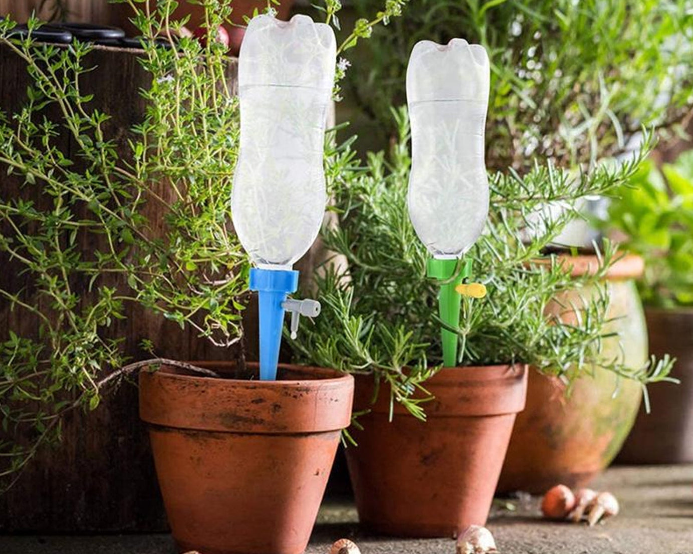 Plant Watering Spikes self Watering Spikes Water dripper for Plants, Adjustable Plant Watering Devices with Slow Release Control Valve Switch