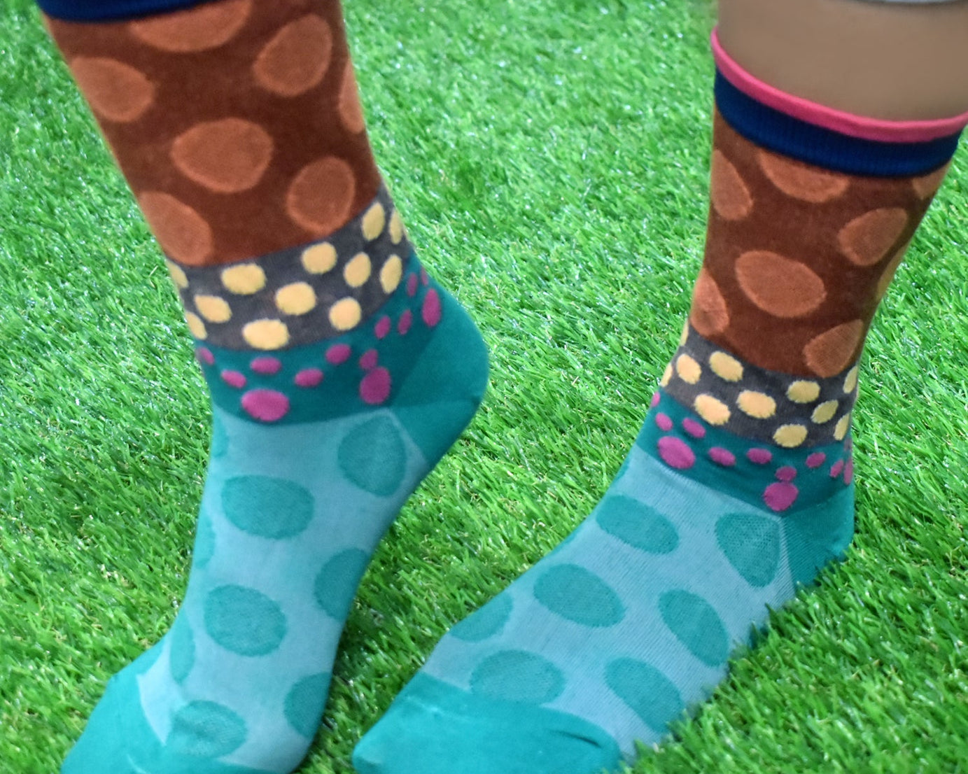 Thickened breathable socks.