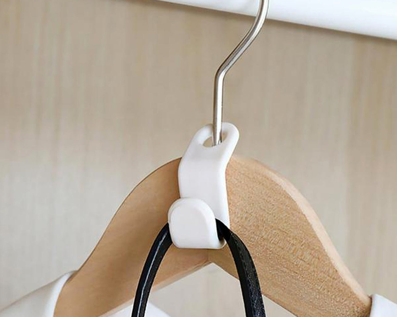 Set of non-slip plastic hangers.