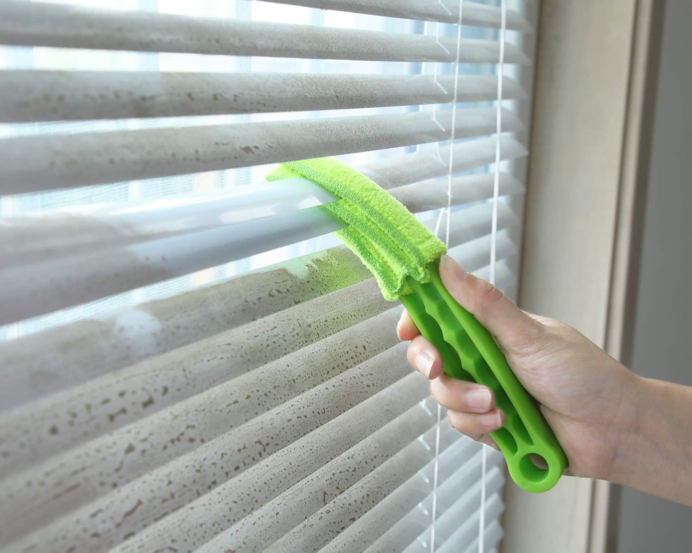 Window Blind Cleaner Duster Brush with Microfiber Sleeves - Blind Cleaner Tools for Window Shutters Blind Air Conditioner Jalousie Dust