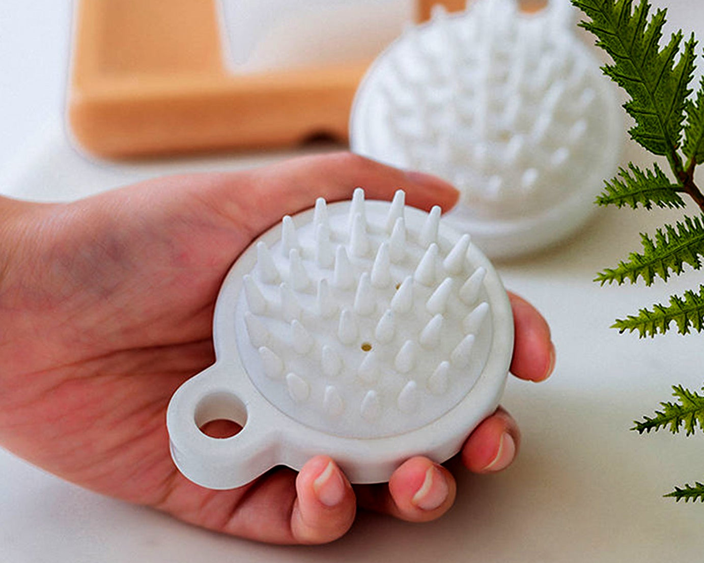 Comb Scalp Massage Brush, Hair brush, Hair Comb, Shower Brush, Bath Massage Brush, Small Portable Brush Washable Massage Comb Bath Shampoo Massages Effectively Remove Loose Short Hair