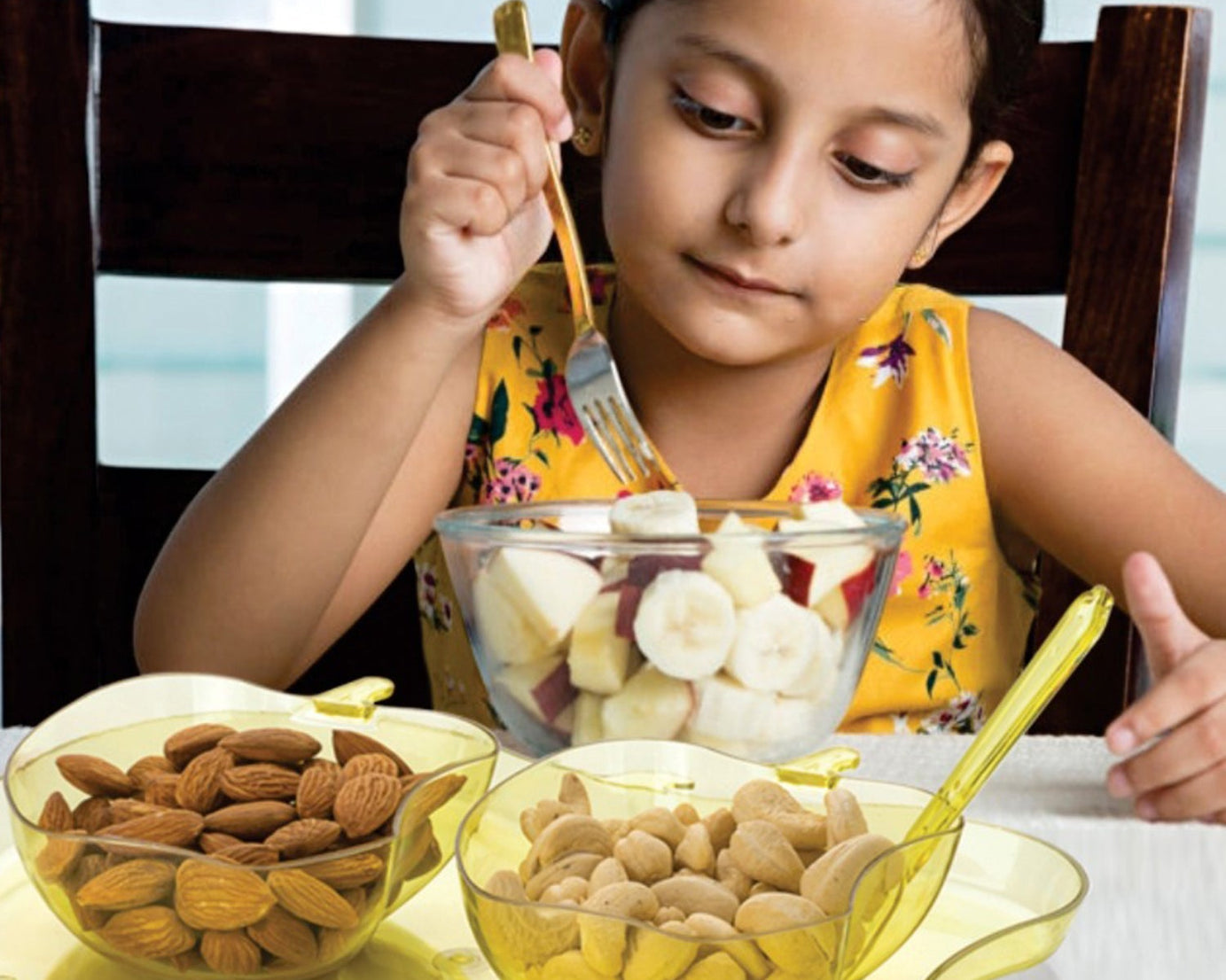 Apple-shaped dinnerware serving set, includes bowl, spoon, and tray