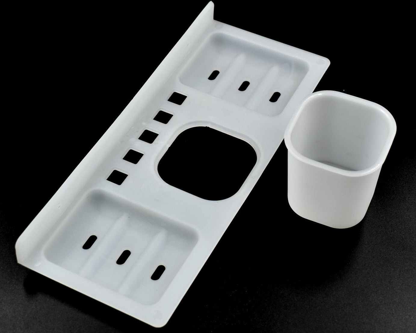 Detailed view of 4 in 1 plastic soap dish showing its compartments.