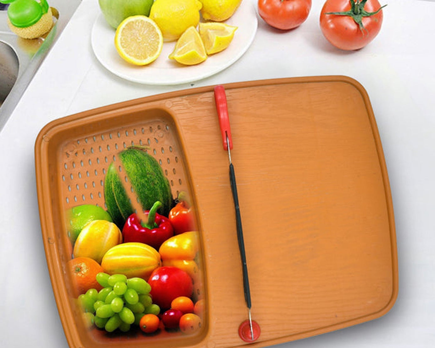 Box and tray set for cutting and washing, convenient for kitchen use with fruits and veggies.