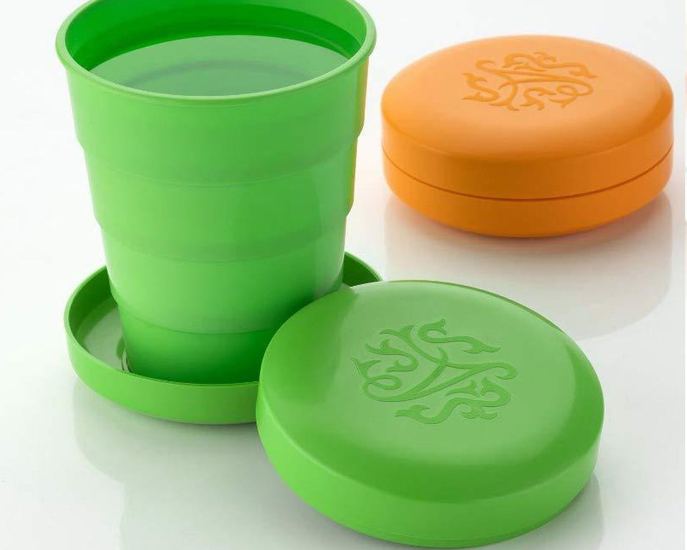 Compact travel cup with foldable design