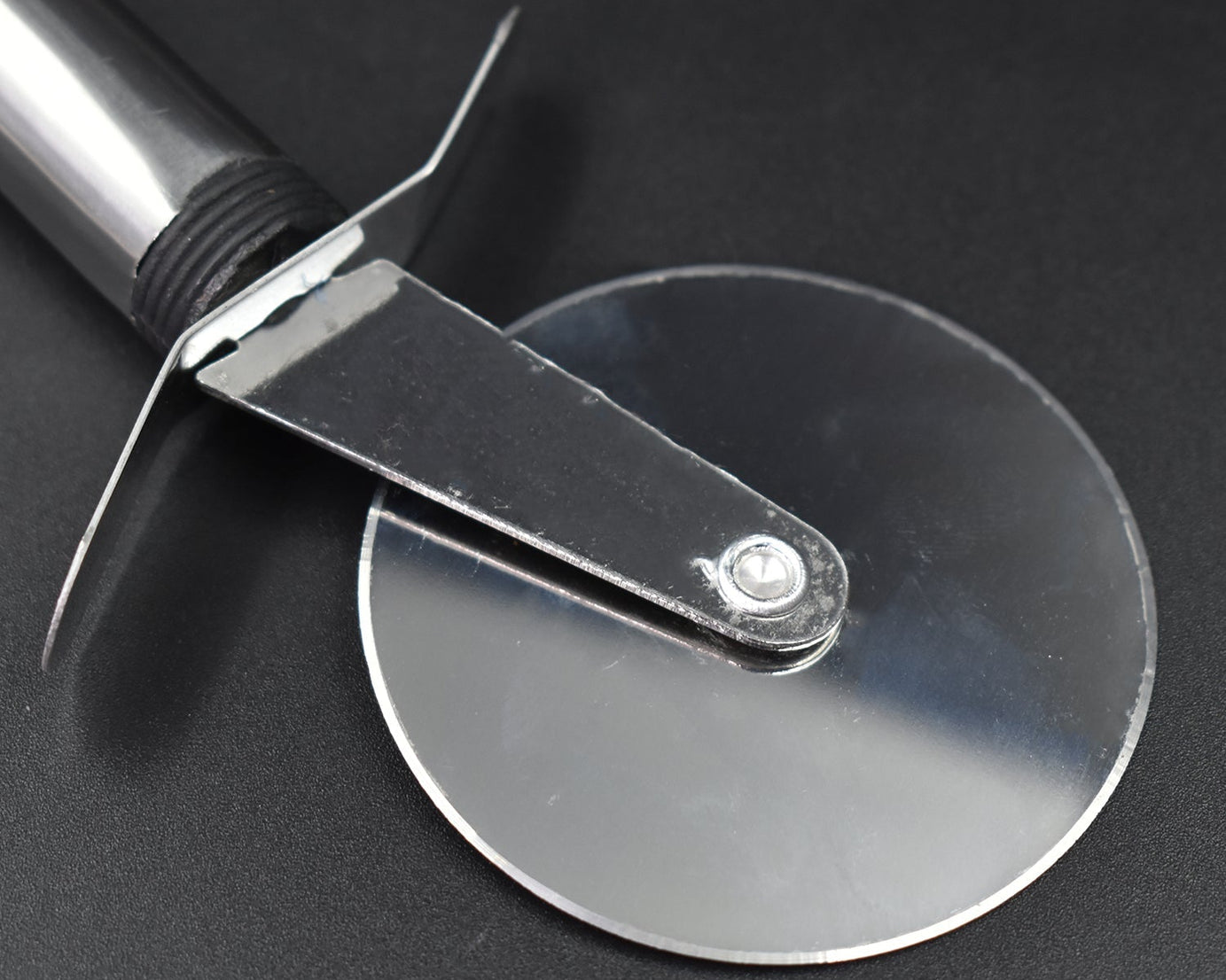 Professional pastry cutter with stainless steel.