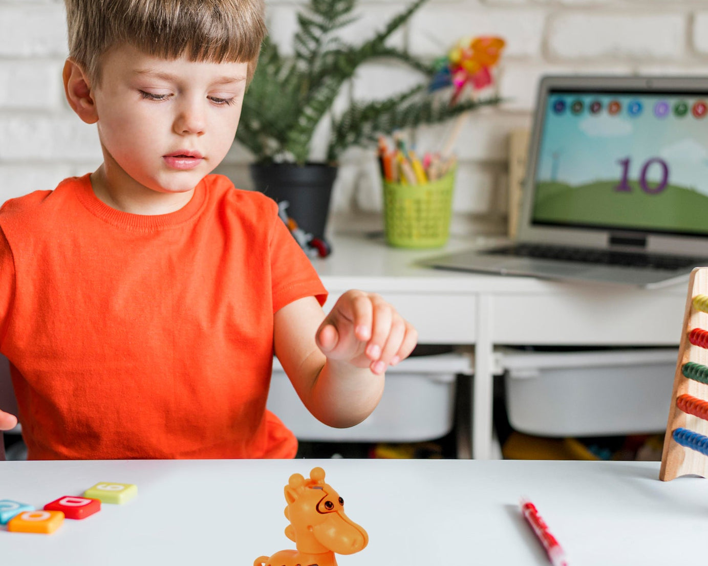 Extandable Giraffe toy, Cute Looking Giraffe with Extandable Neck