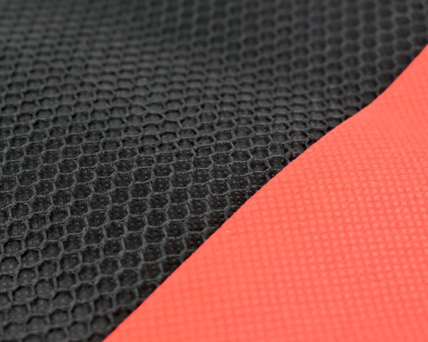 Cover bag for laptops, offering secure and easy carrying options