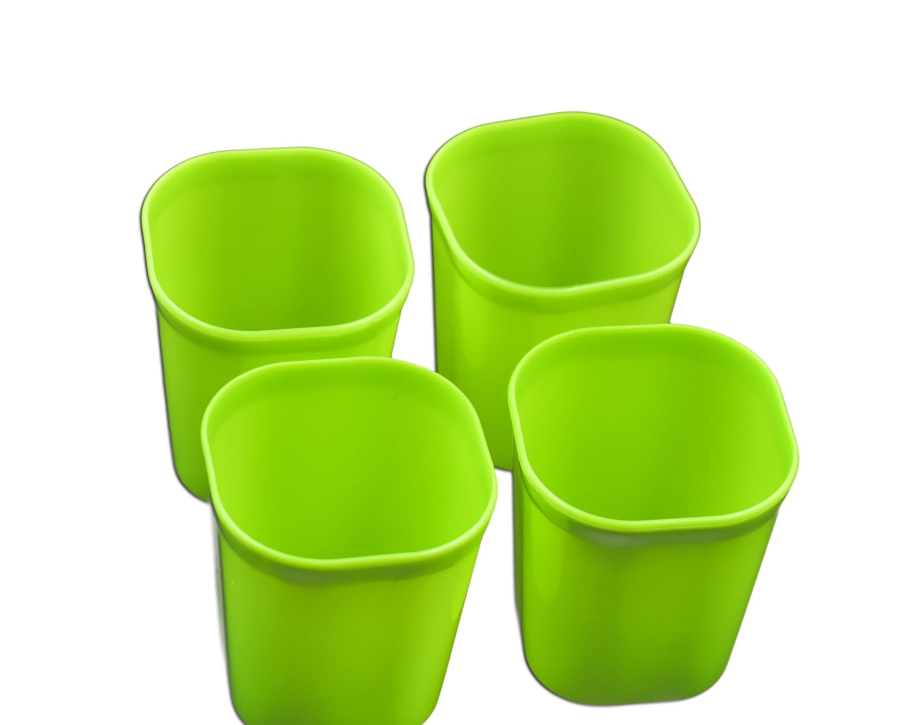 Plastic glass set, lightweight and durable, pack of 4.