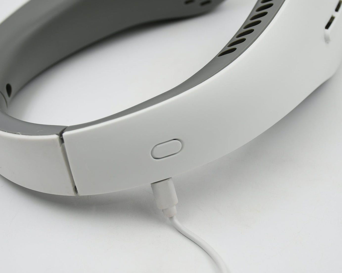 Neck Fan, Portable and Wearable Personal Fan, USB Rechargeable, Headphone Design, Neckband Fan with 3 Speeds, suitable for outdoor family sports travel