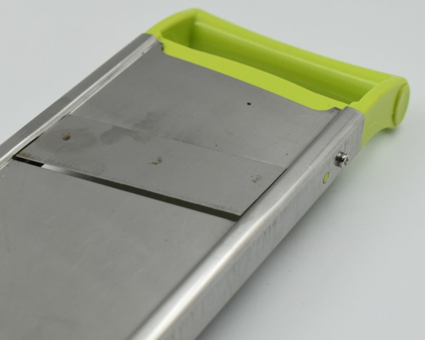 Compact potato slicer