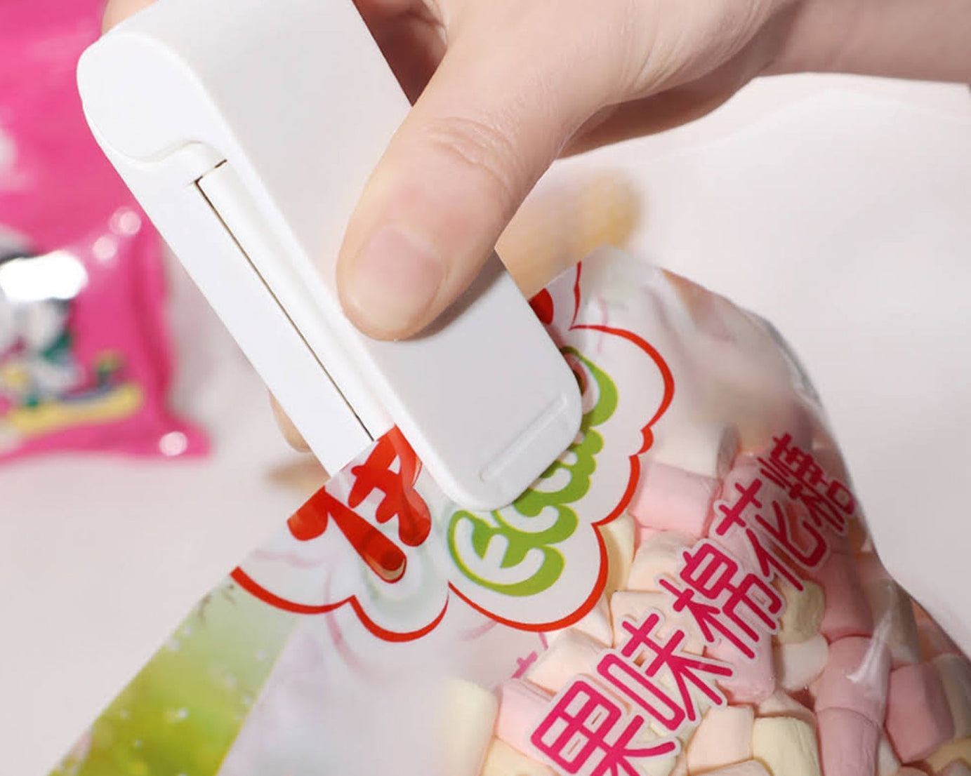 Handheld plastic bag heat sealer