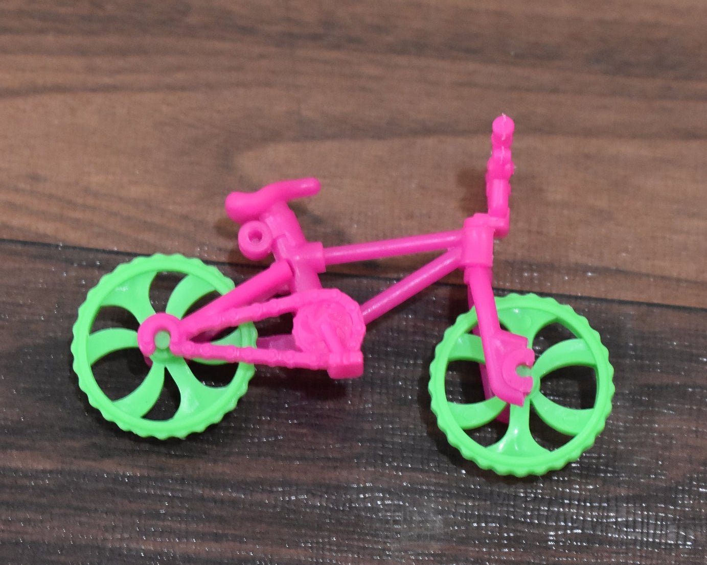 30 small bike toys for kids, ideal for imaginative play